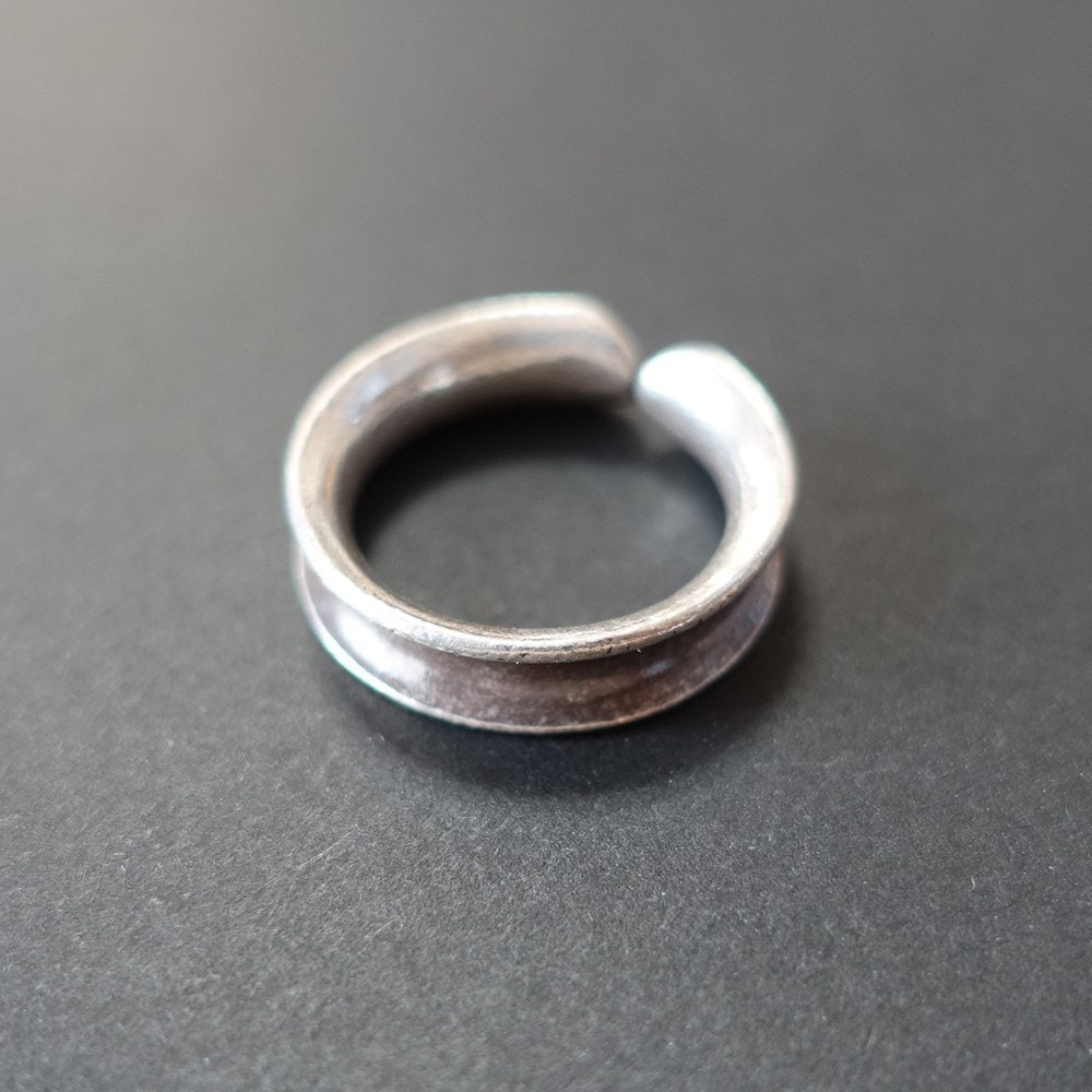 いぶしシンプル カレンシルバーリング 13号 15号 シルバー925 より高