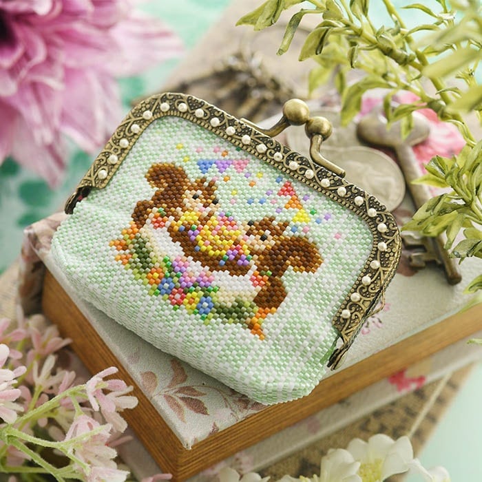 がま口ポーチ～シマリスくんの収穫祭～ 【ビーズマニア】 | アイテムで