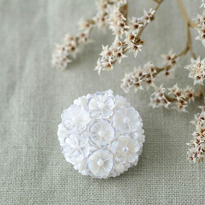 コデマリ ビーズ刺繍ブローチキット 【作家：サクラエンブロイダリー