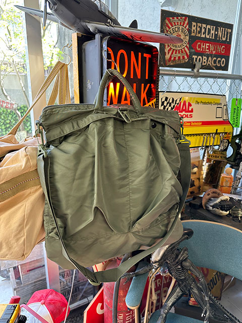 U.S.タイプ ヘルメットバッグ AIR FORCE ストラップ付き （セージ）の