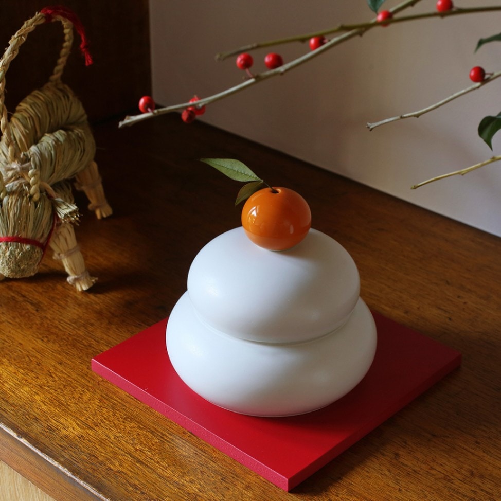 磁器の鏡餅 （長谷川陶磁器工房） | 季節のしつらい | cotogoto