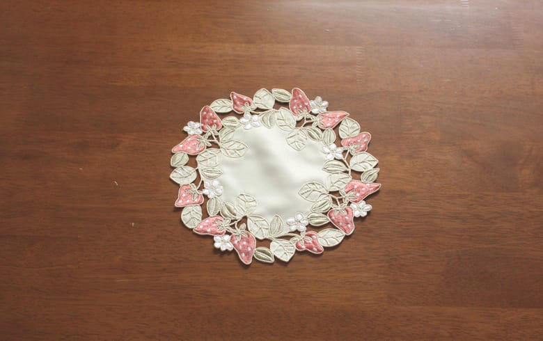 Strawberry embroidery いちご ドイリー 約20cm｜インテリアレース