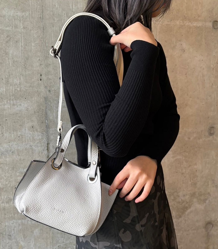 RIPANI】バイカラーショルダーベルト付牛革シュリンク加工トートバッグ