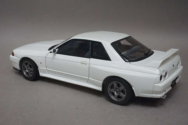 1/18 オートアート 77342 日産 スカイライン GT-R (R32) クリスタル