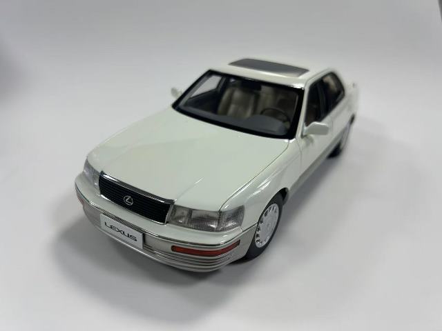 新品 8230811W XiaoGuang MODEL 1/18 レクサス LS400 1993 ホワイト
