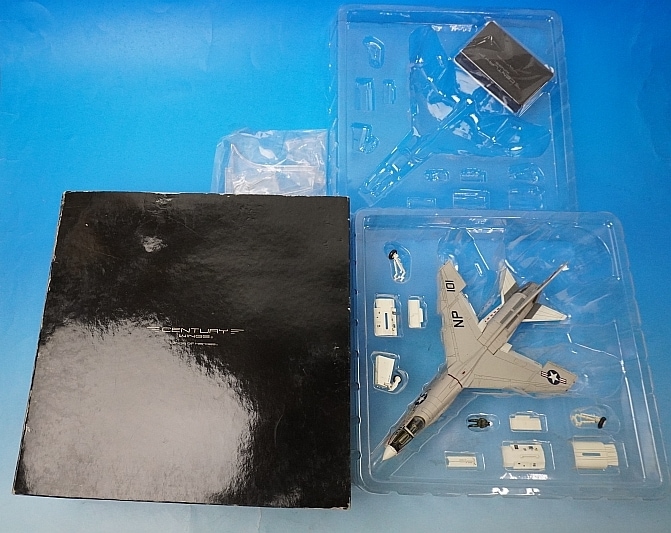 1/72 F-8E クルセイダー アメリカ海軍 VF-211 チェックメイツ NP101