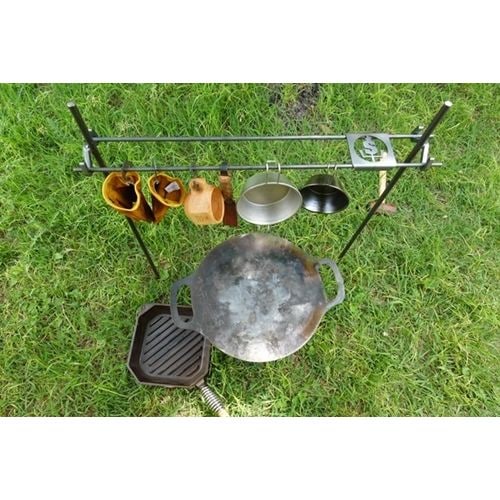 ソマビト SomAbito 焚き火パラレールハンガー | ガレージキャンプ