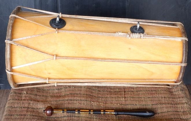 ガムランの両面太鼓≪クンダン≫＝小＝ (バチ付き)／ インドネシア楽器