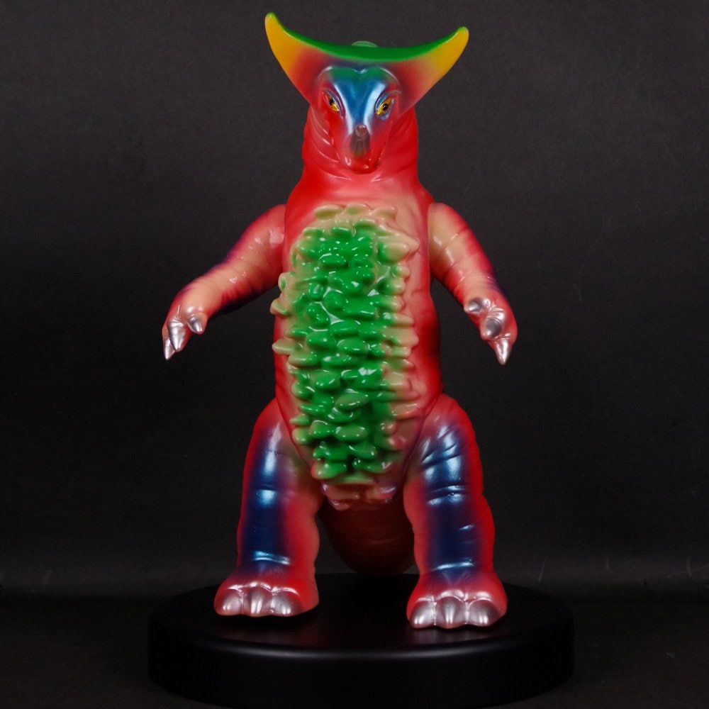 ソフビ/ブルマァク BULLMARK/ウルトラマン/ゴモラ/レトロカラー｜墓場