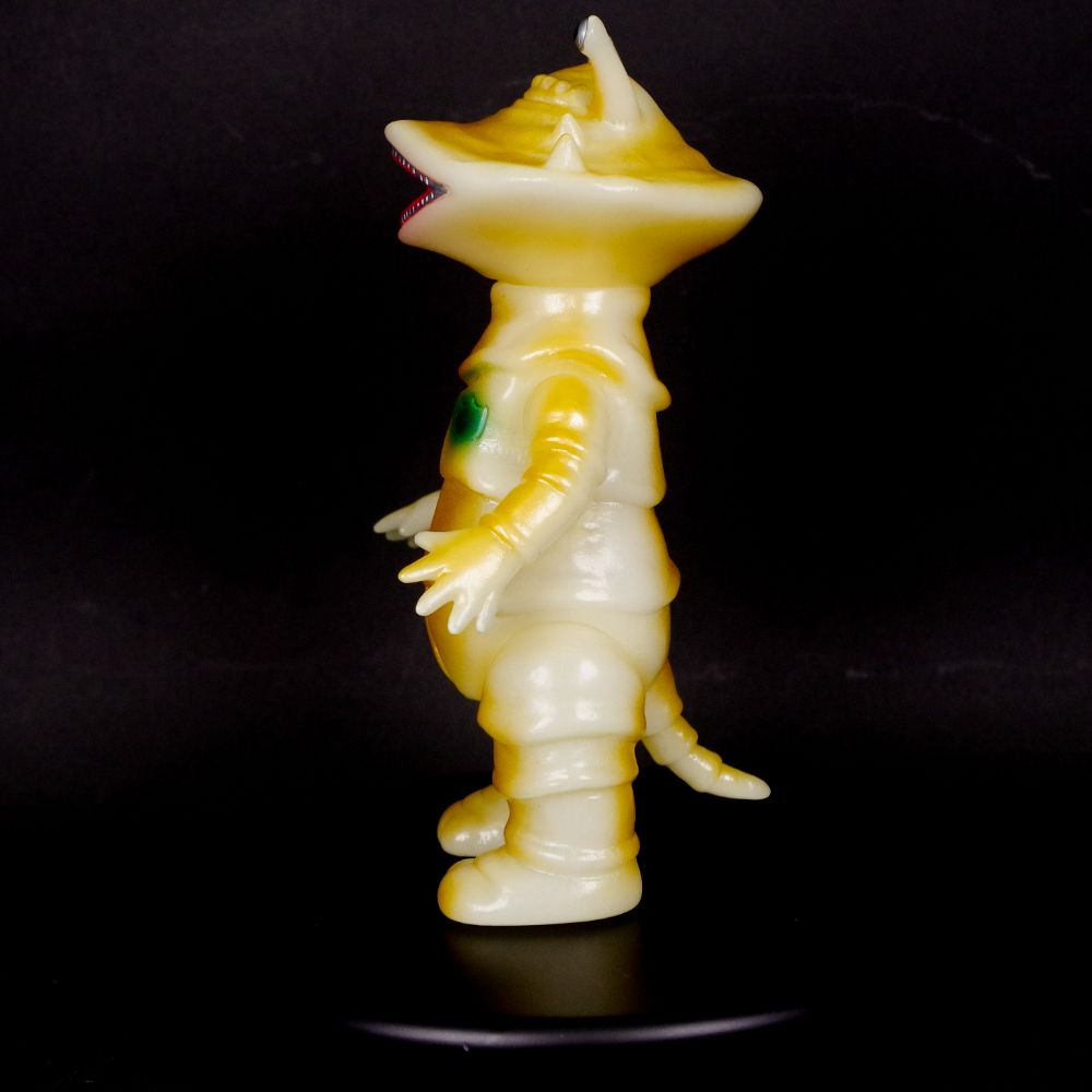 ブルマァク BULLMARK/ソフビ/リトルカネゴン/蓄光ゴールド｜墓場の画廊