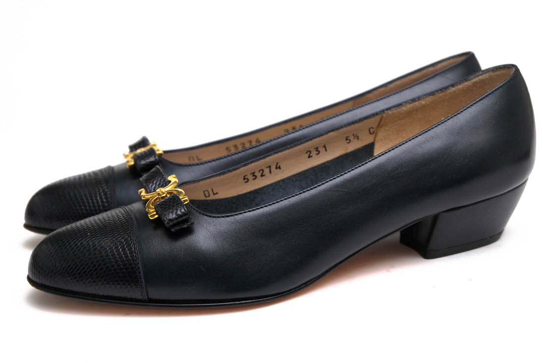 Salvatore Ferragamo TEMA / フェラガモ ガンチーニ金具 牛革 カーフ