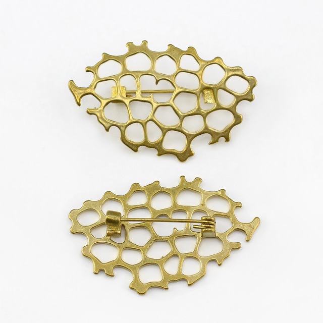 2210582BRP 真鍮製ブローチ コーラル 生地 42.5×26.0×1.3mm,ピン幅24mm