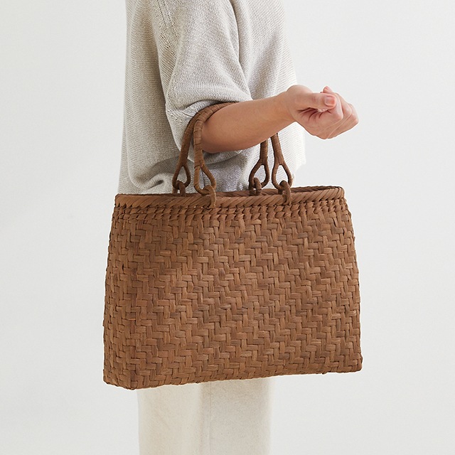 A4バインダーがすっぽり入るやまぶどう籠 (網代編み/横長/大サイズ