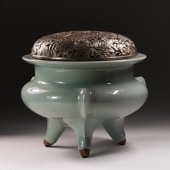 帝室技芸員 初代諏訪蘇山作 青磁袴腰香炉 竹影堂榮真作 純銀雲透し彫火