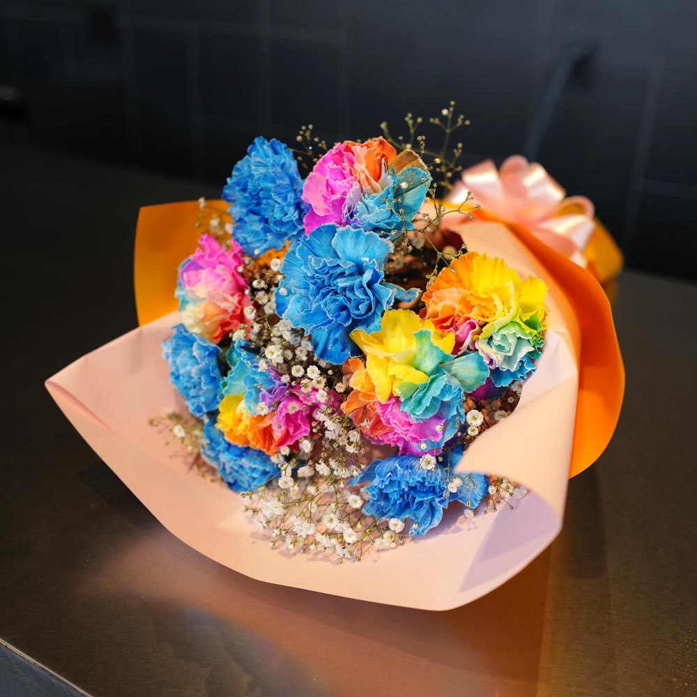 レインボーカーネーション5本と青カーネーション5本の花束（キラキラ