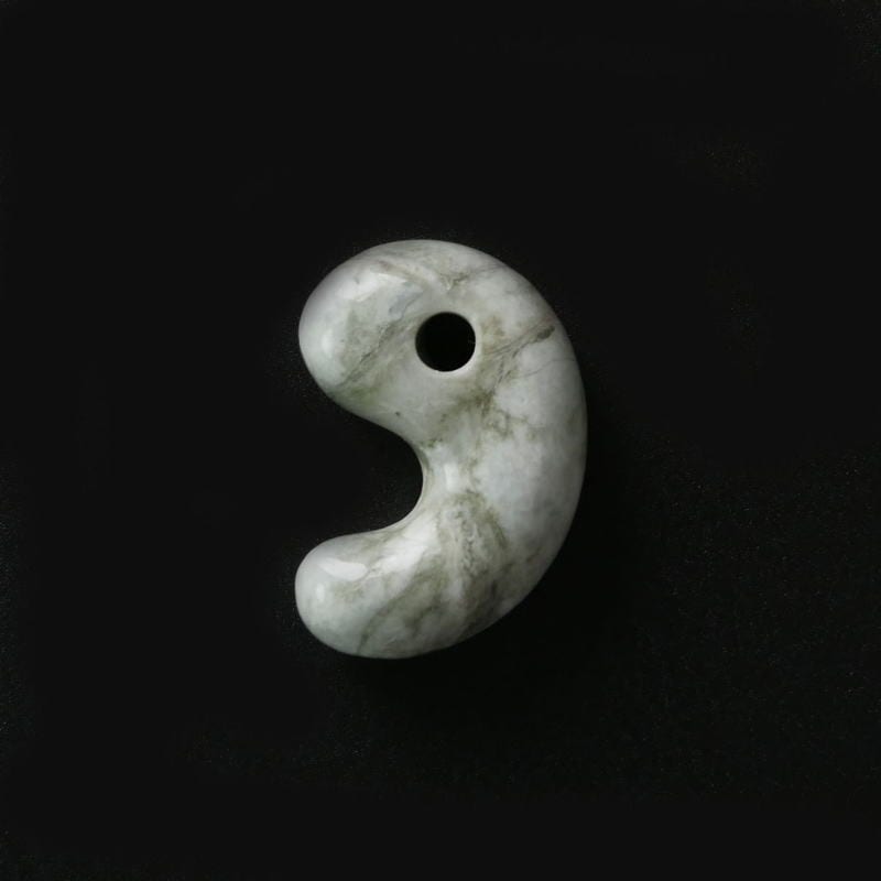 糸魚川翡翠古代勾玉30mm （原産地証明書付）｜マライカ公式通販