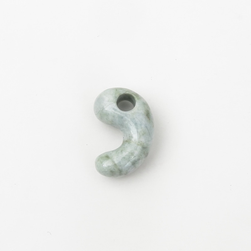 糸魚川翡翠古代勾玉20mm （itoigawa Jadeite）｜マライカ公式通販