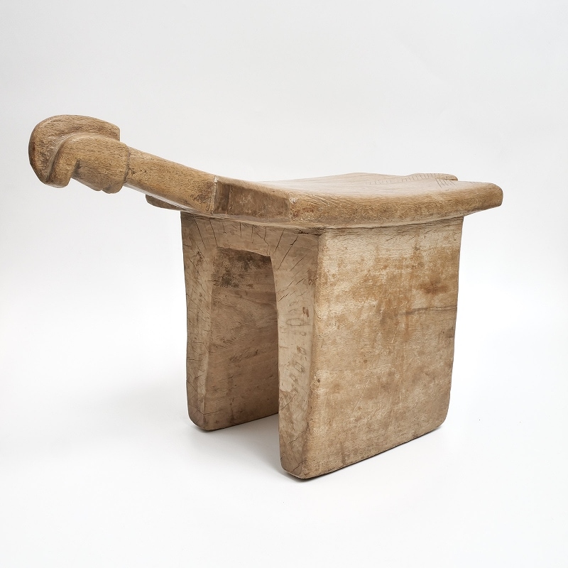 ロビ族 ハンドメイドスツール｜マライカ公式通販