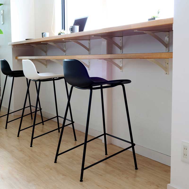 モダンカフェスタイルのハイスツール｜メッシュシートデザイン