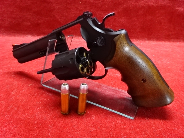 マルシン・S&W M629クラシック.44マグナム HW ブラック 木製グリップ