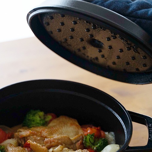 ストウブ staub ピコ ココット ラウンド 22cm 黒 40509-305の通販