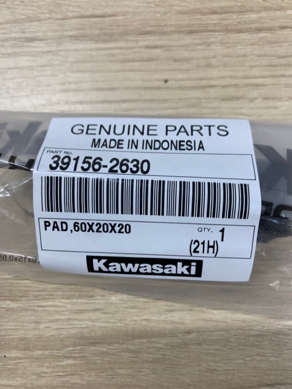 のびた NINJA ZX-25R PAD, 60X20X20 39156-2630-BC | KAWASAKI,ZX25R