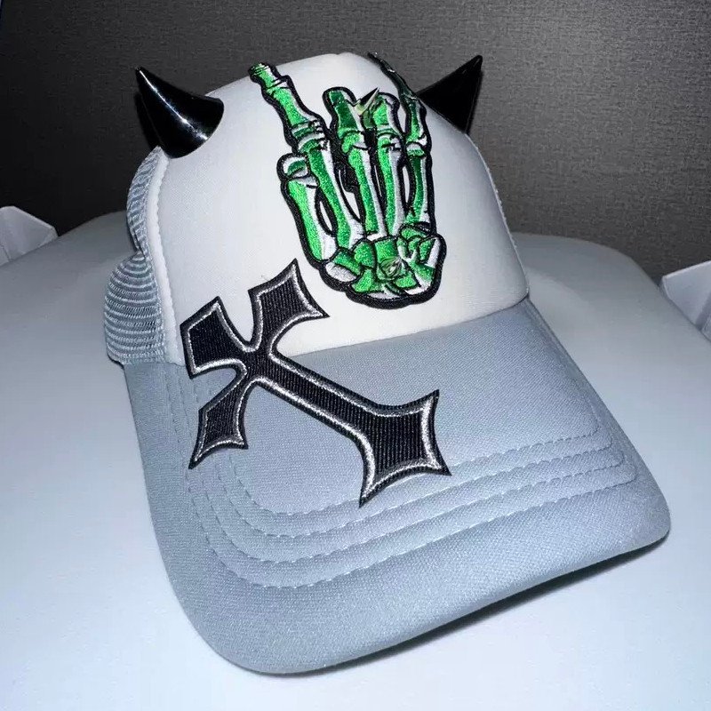 3色》ツノ付きクロスアートメッシュキャップ <D223> | アザーズ