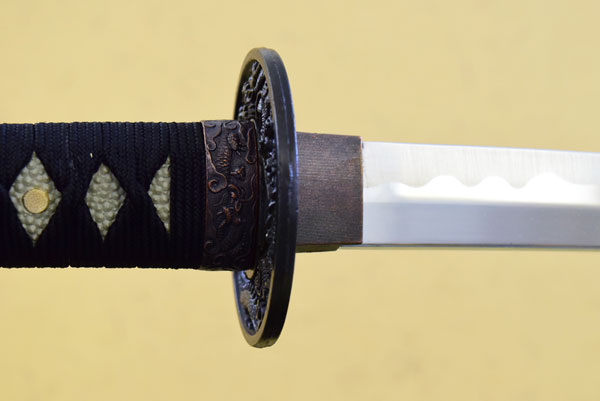 伝統的な日本刀 波紋の模造刀 高級本格模造刀 金雲 伝統的な日本刀