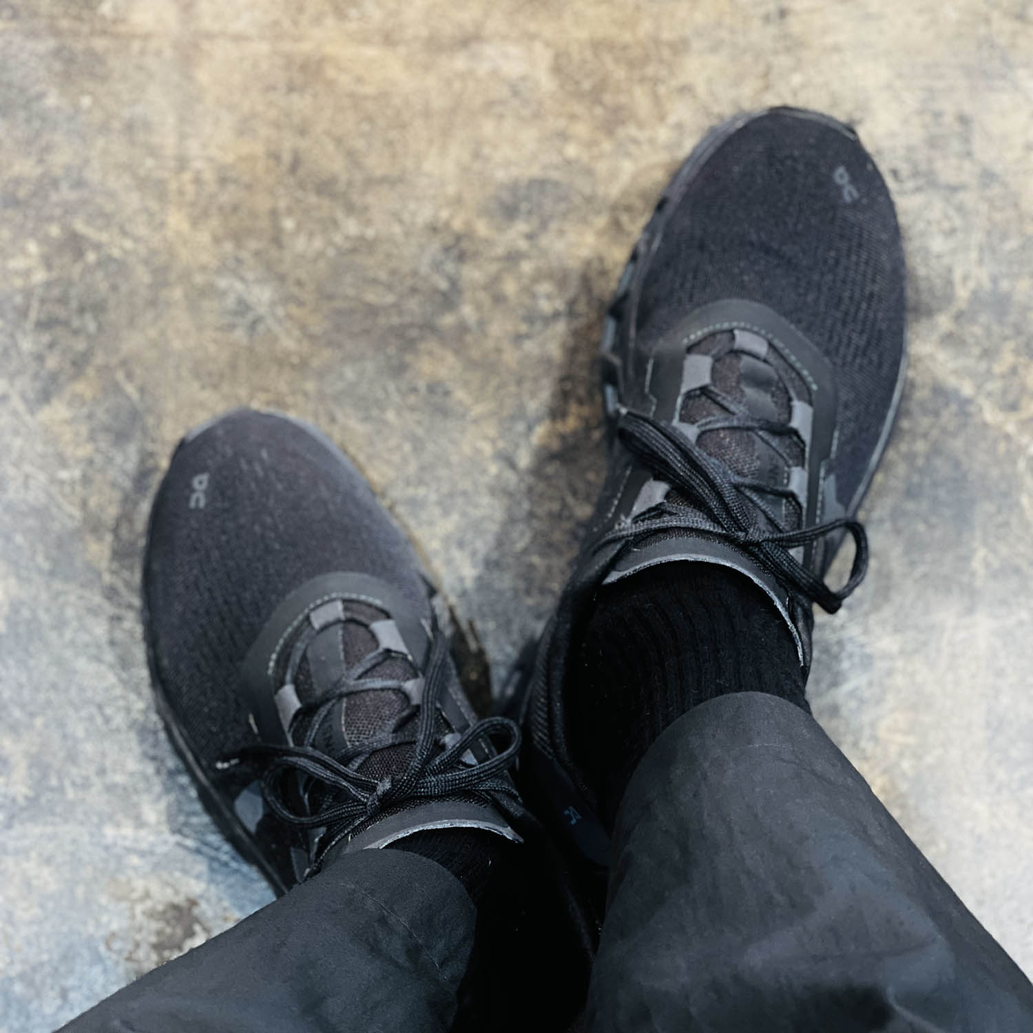 On オン Cloudmonster クラウドモンスター All Black オールブラック