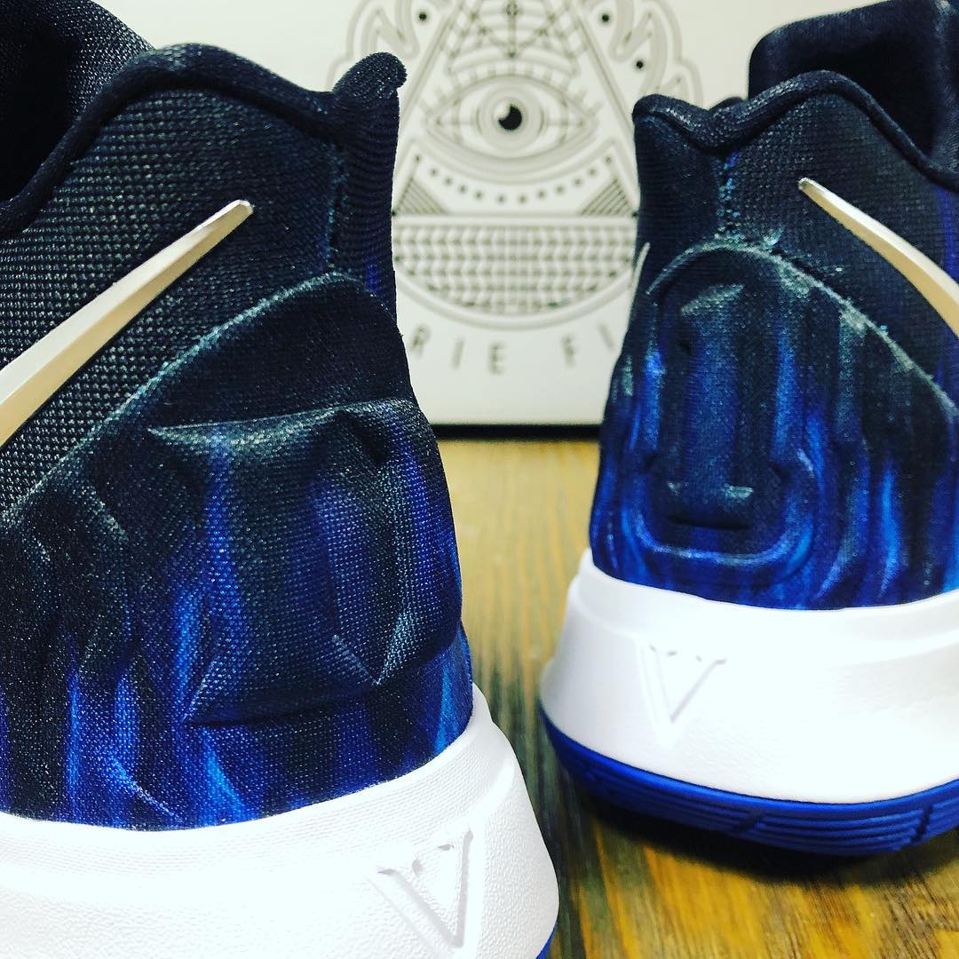 NIKE KYRIE 5 'DUKE PE' ナイキ カイリー 5 デューク 大学 【MEN'S