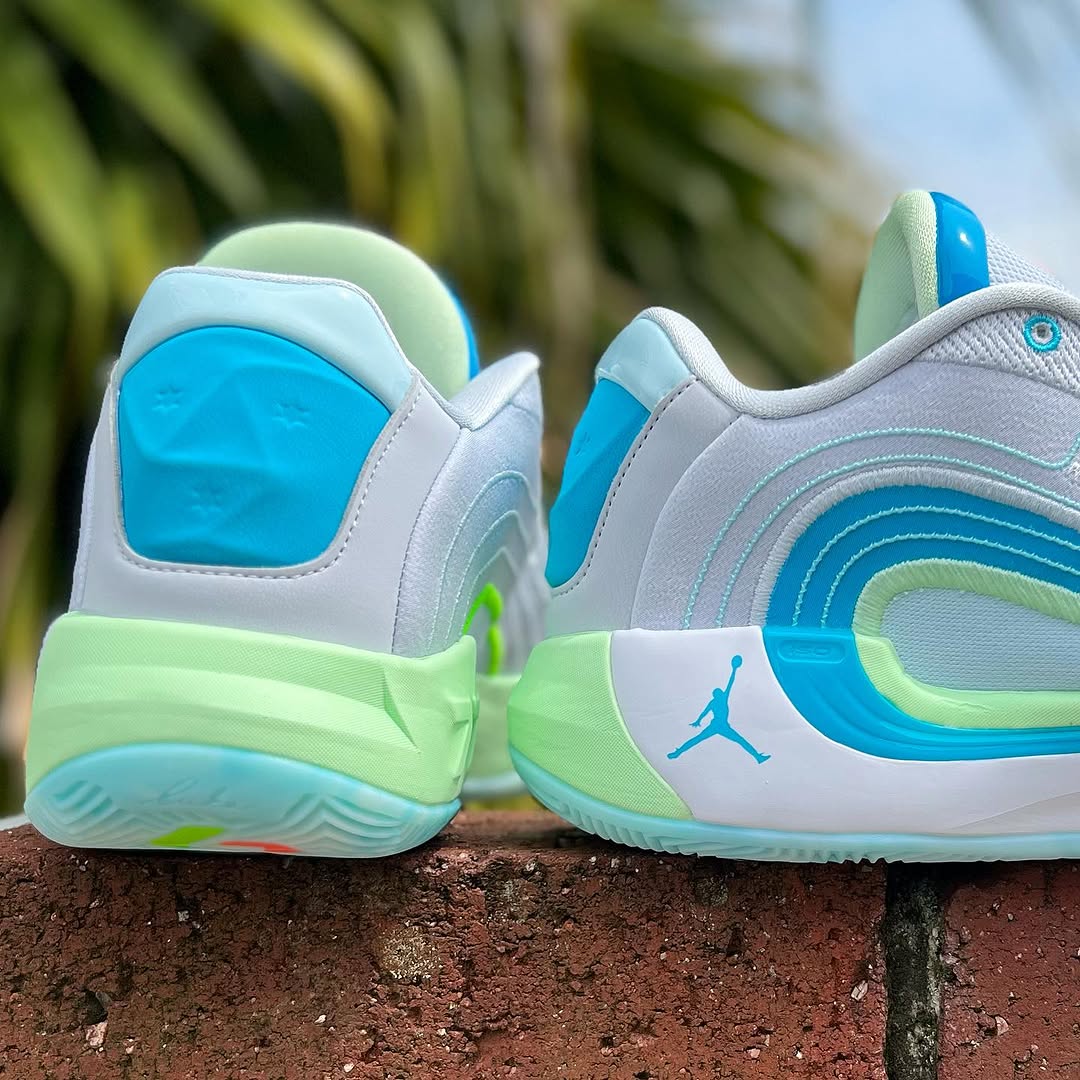 JORDAN LUKA 4 PF 'LASER BLUE' ナイキ ジョーダン ルカ 4 ドンチッチ