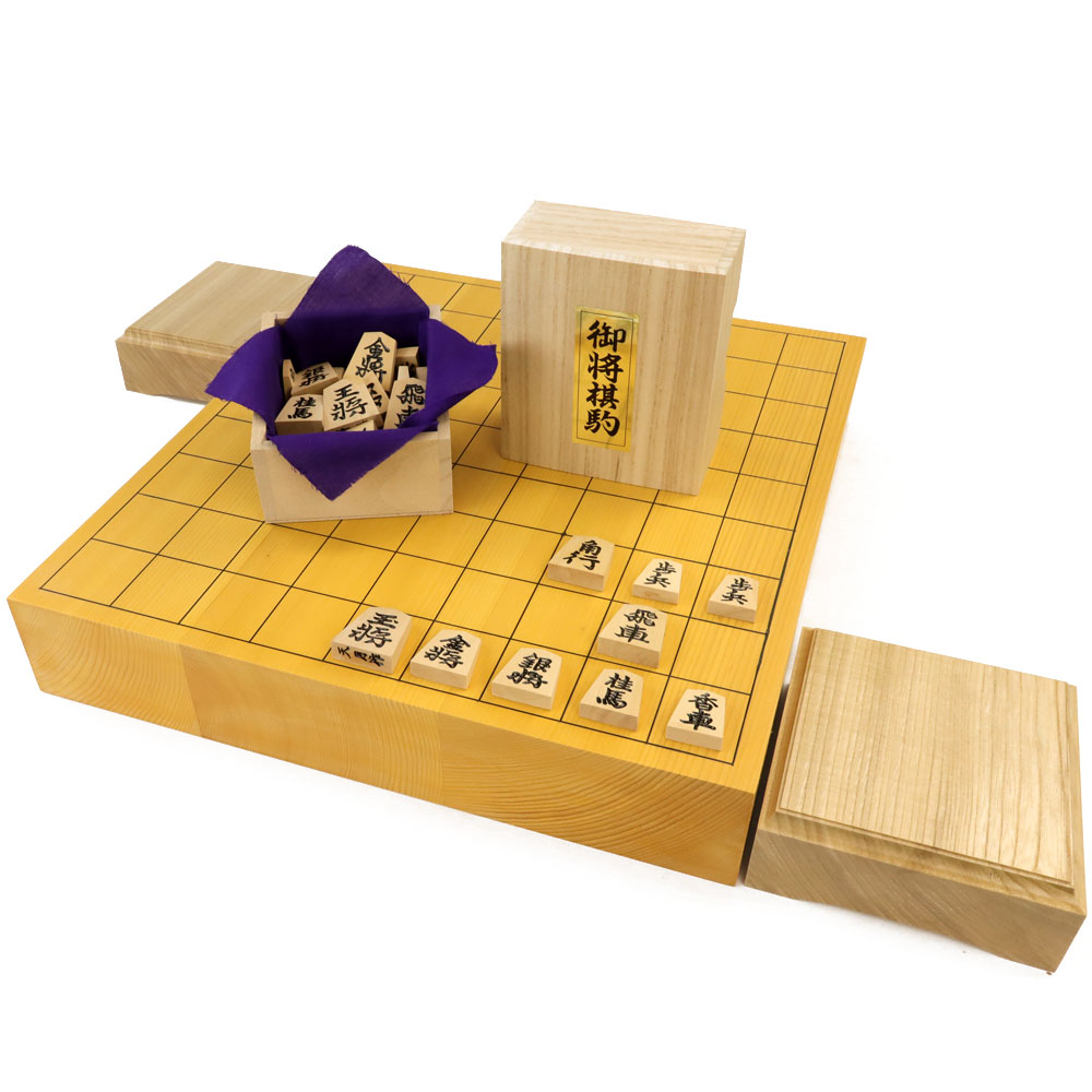 日向産本榧2寸ハギ卓上将棋盤セット 黄楊錦旗彫駒 栓駒台 MS31 ※高級