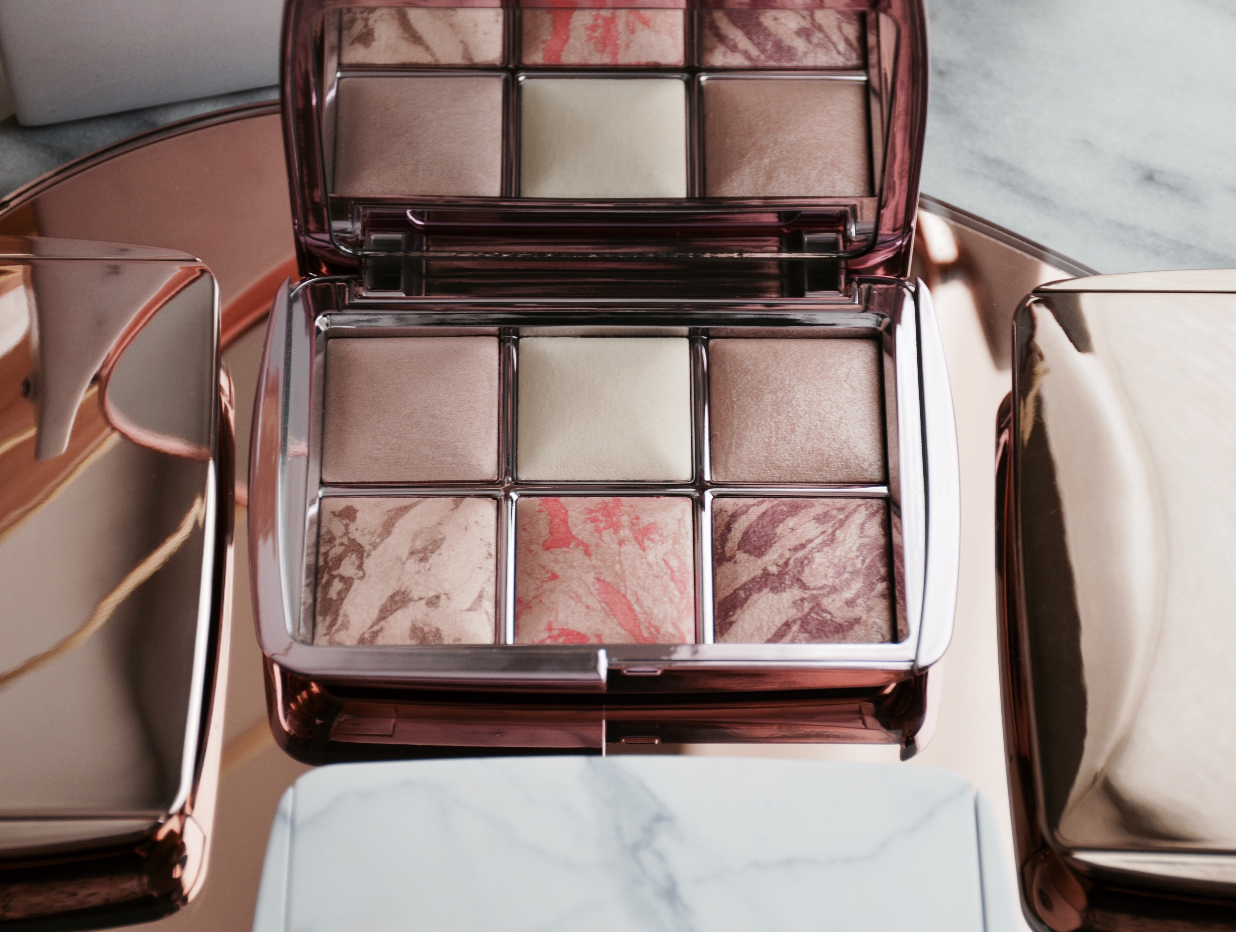 Hourglass Ambient Lighting Edit Volume 4 - Makeup-Sessions
