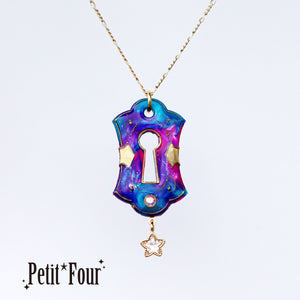 アリス・ステリアの鍵穴ネックレス – 宙フェス夜市