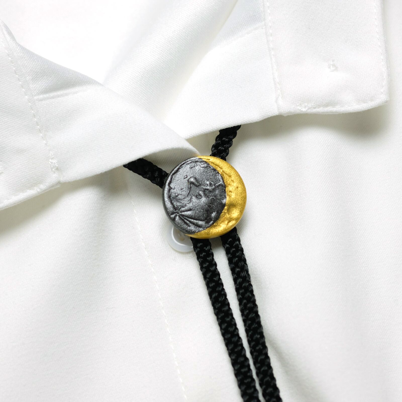 Leather Moonループタイ 中サイズ〈三日月〉 – 宙フェス夜市