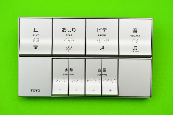 電池不要のTOTOエコリモコンを分解してみた - まず分解。