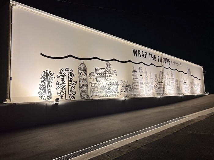 テント倉庫壁面に40mの巨大アート | テント倉庫・膜構造物メーカー