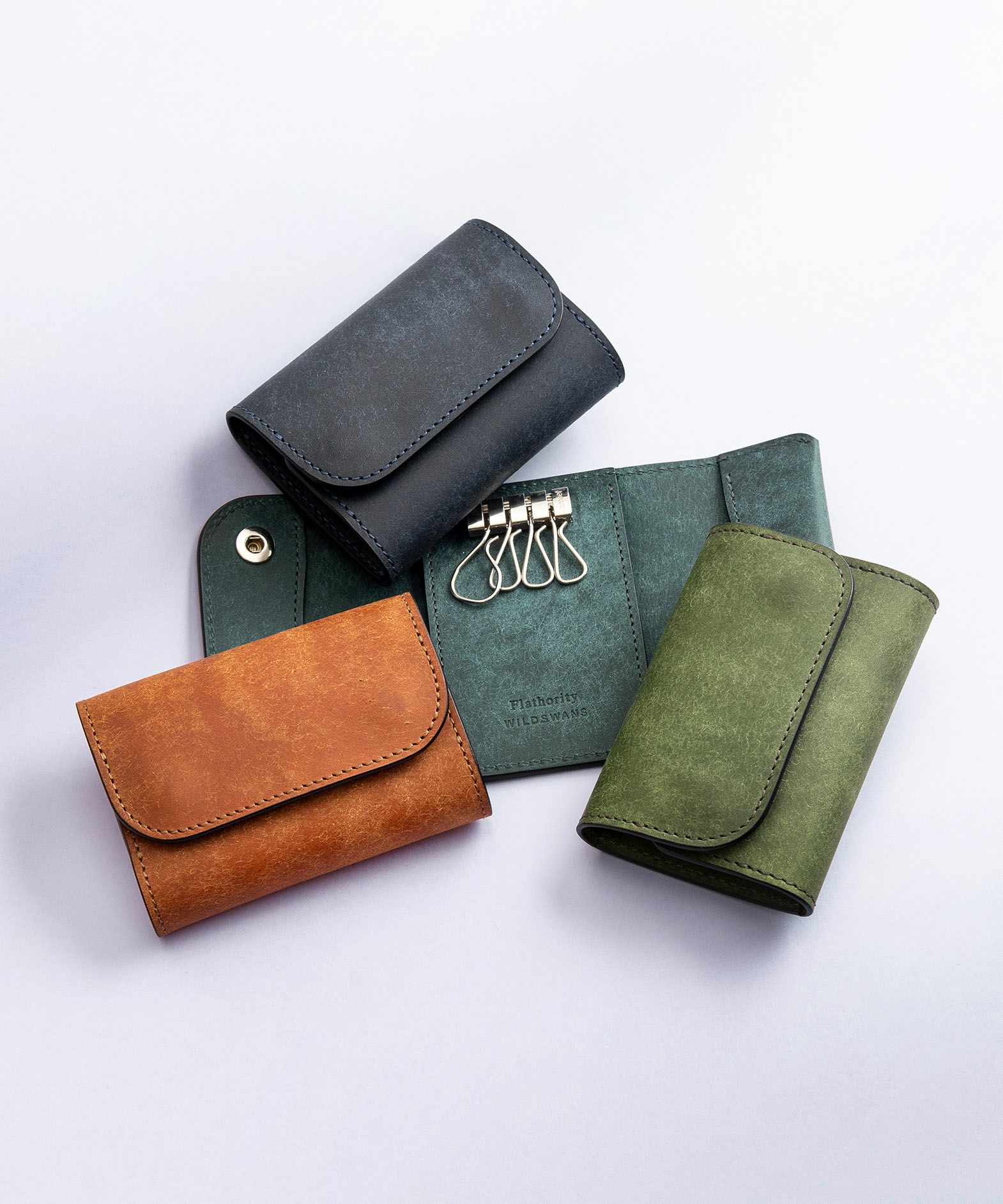 フラソリティ × ワイルドスワンズ フラップキーケース | 大人のバッグ