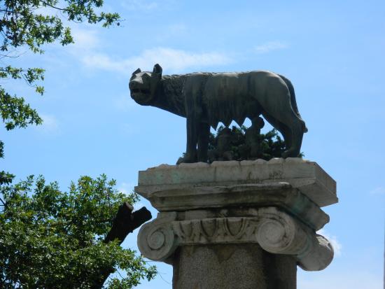 狼の乳を飲むロムルスとレムス - ルパ ロマーナ（ローマの雌狼）の