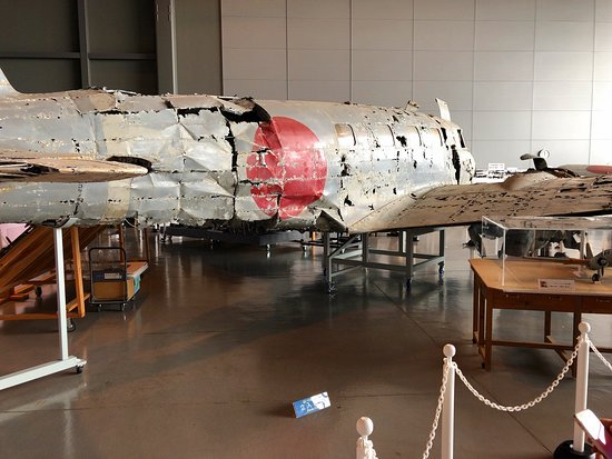 三沢基地の滑走路横にあるので、米軍・自衛隊・民間航空機の離発着が見