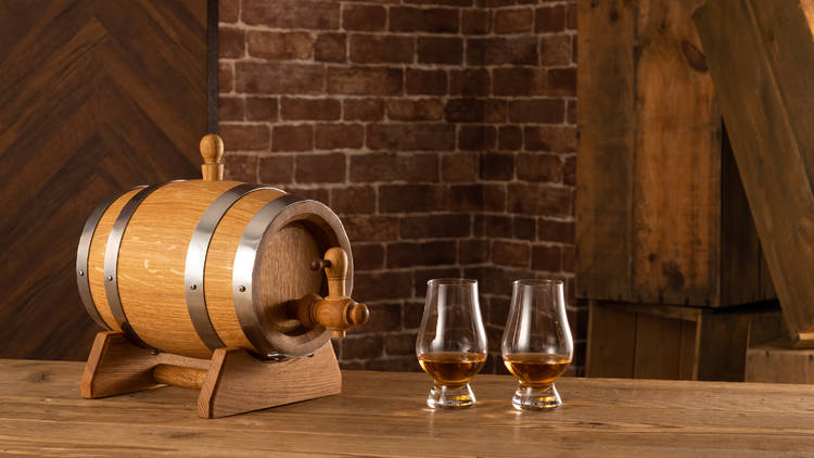 自宅でウイスキーや焼酎を熟成できる本格ミニ樽が登場