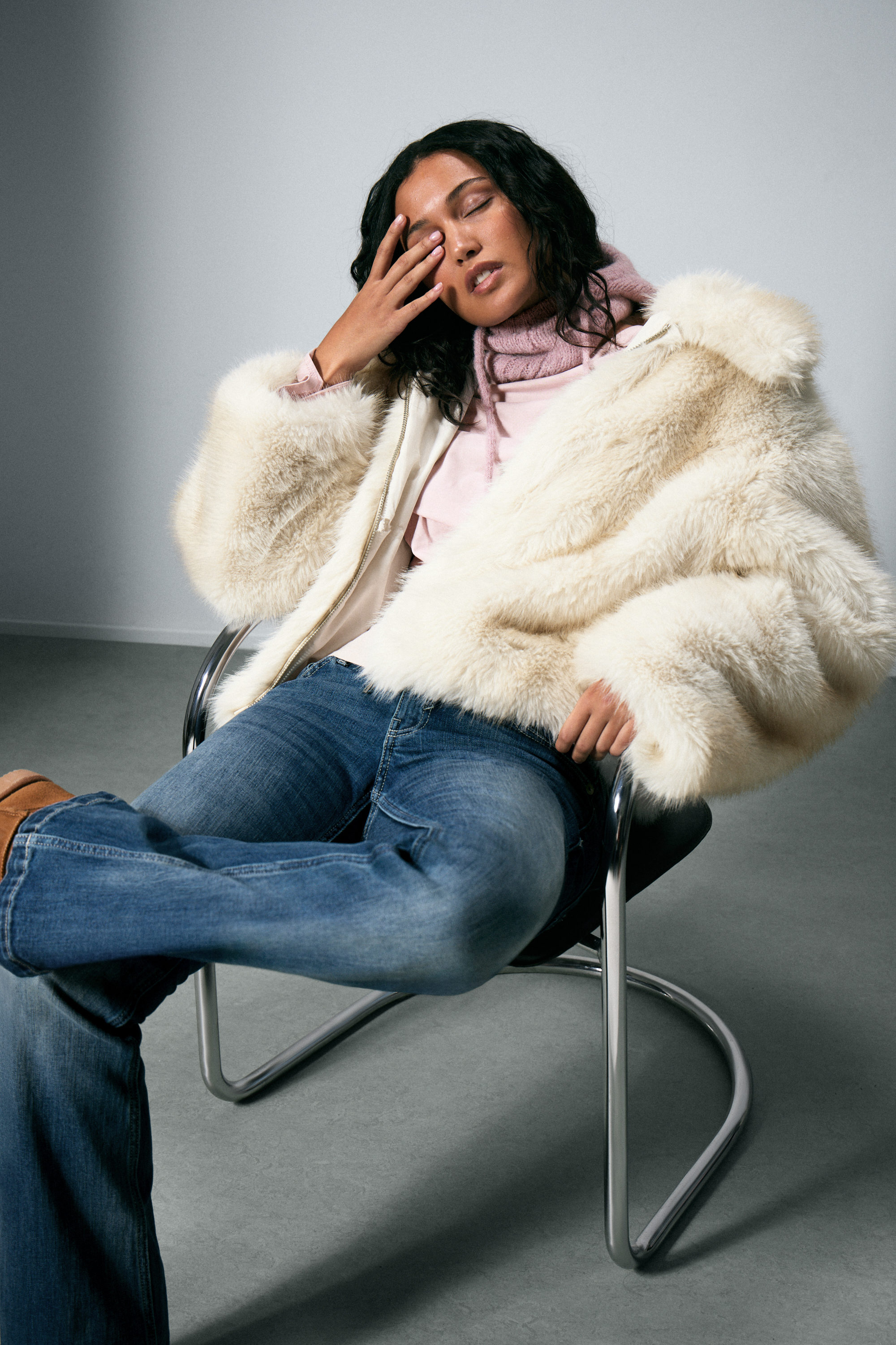 faux fur zip jacket - Off-white | Monki CH