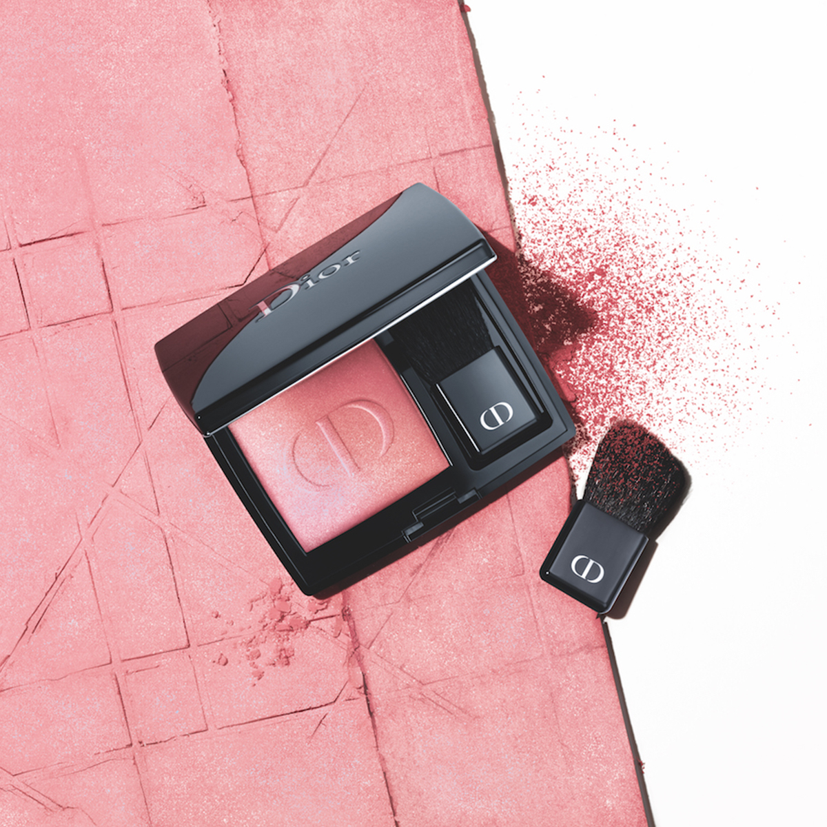 ディオール」話題のチーク「601 ホログラム」は水原希子も愛する偏光