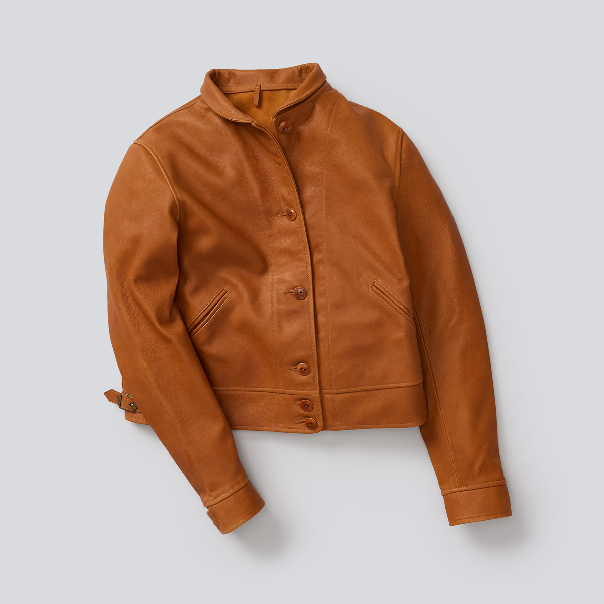 リーバイス」がアインシュタイン愛用のレザージャケットをウィメンズ