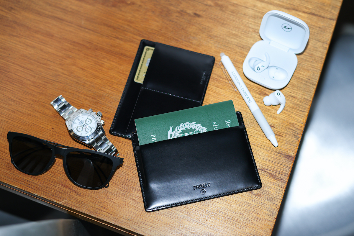 藤原ヒロシの「フラグメント」×「ラミダス」からパスポートケースが