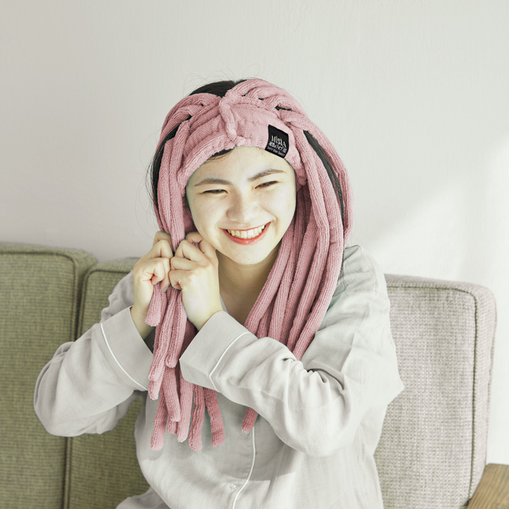 MISIAのオフィシャルグッズにヘアドライ専用タオル 西川のアイデア商品