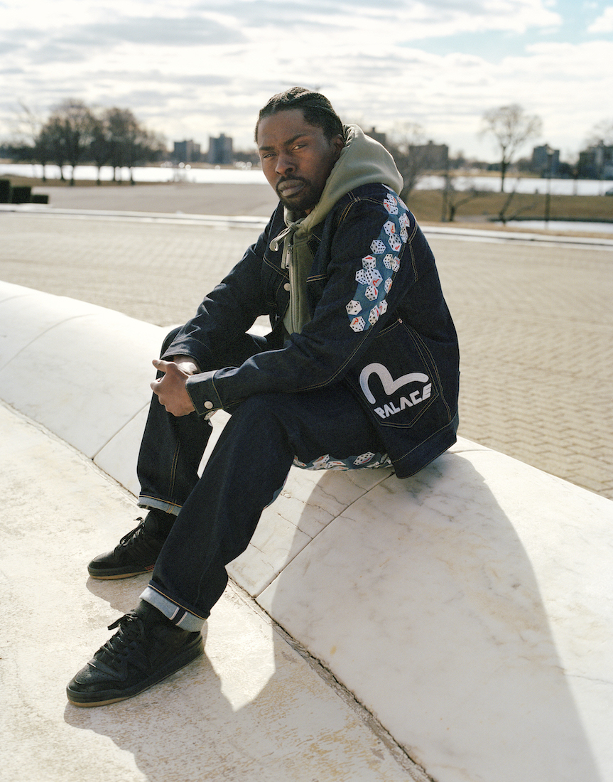 パレス スケートボード」と「エヴィス」がコラボ ダイスの刺しゅうを施