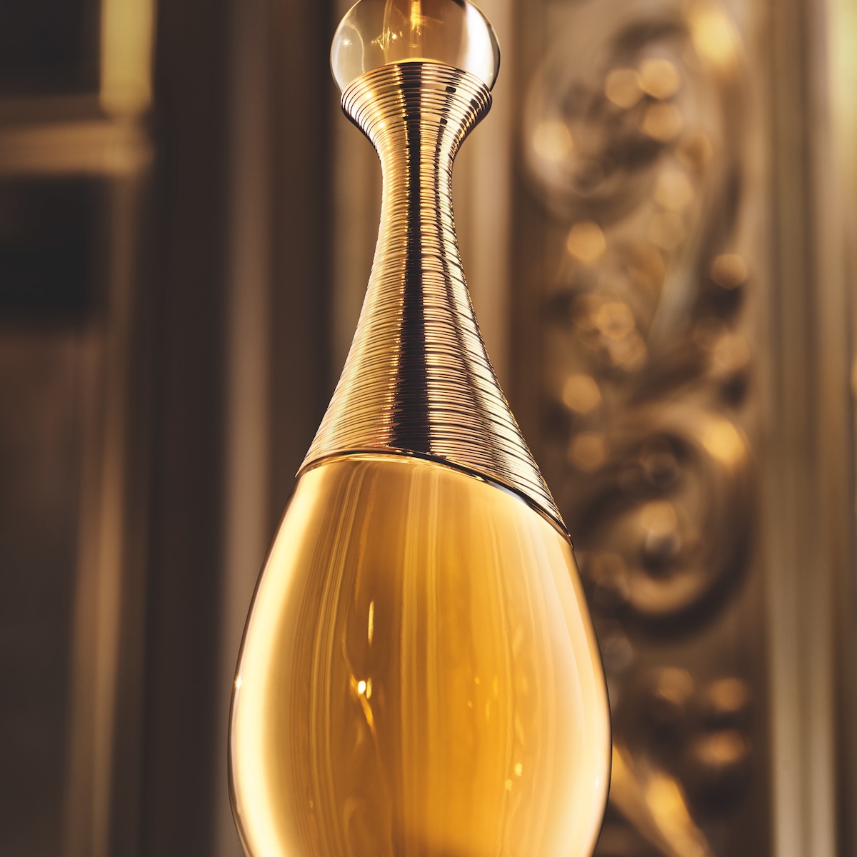 ディオール」の“ジャドール”が新ボトルで登場 調香師がデビュー時の