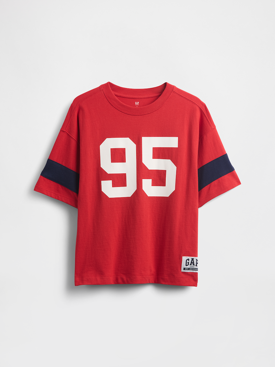 ギャップ」が日本上陸30周年を記念した限定Tシャツを発売