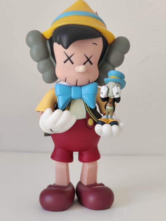 ▷ Kaws x Disney Pinocchio & Jiminy Cricket by Kaws, 2010 | Resin